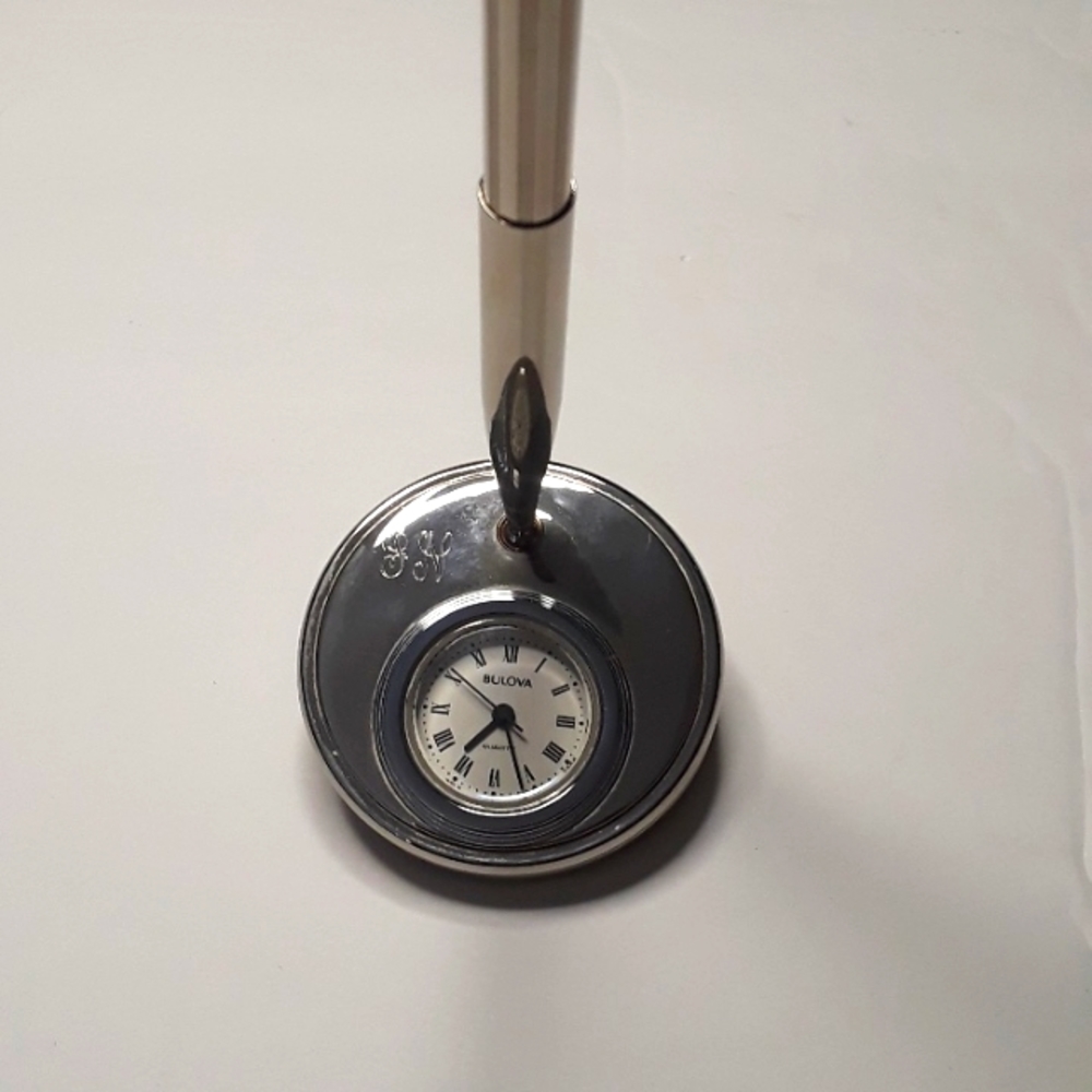 RARE VINTAGE GORGEOUS CHROME BULOVA PEN DESK CLOCK W/ WORKING PEN
